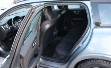 Volvo V60 II  Kombi 2.0 D3 150KM 2019 Volvo V60 NAVIGACJA, Grzane Fotele, Multifunkcja, Tempomat, Czujniki, Auto, zdjęcie 11