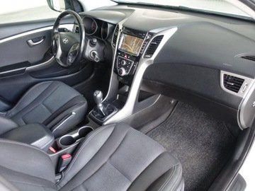 Hyundai i30 II Hatchback 3d Facelifting 1.6 CRDi 110KM 2016 Hyundai i30 1.6 CRDi 110KM/Nawi/Kamera, zdjęcie 14