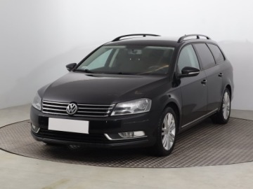 Volkswagen Passat B7 Variant 2.0 TDI CR DPF BlueMotion 140KM 2013 VW Passat 2.0 TDI, DSG, Navi, Klima, Klimatronic, zdjęcie 1