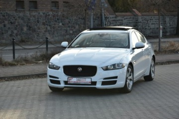 Jaguar XE Sedan 2.0 i4 250KM 2018 Jaguar XE 25T 2.0T 250KM 2018r. Skóra Panorama