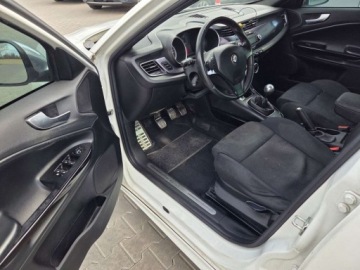 Alfa Romeo Giulietta Nuova II Hatchback 5d 2.0 JTD 16v 140KM 2012 Alfa Romeo Giulietta 2.0 Diesel 140KM, zdjęcie 6