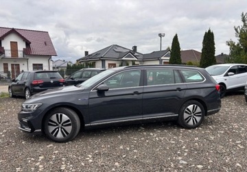 Volkswagen Passat B8 GTE Variant Facelifting 1.4 TSI Plug-In-Hybrid 218KM 2020 Volkswagen Passat 1.4 TSI Plug-In-Hybrid DSG GTE stan idealny 1.4 218KM, zdjęcie 2