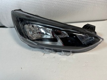 FORD FOCUS MK4 LAMPA PRAWA PRZÓD