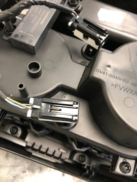 TUNEL UCHWYT NA KUBKI FORD KUGA MK2 LIFT GV41-S045H62-ABW