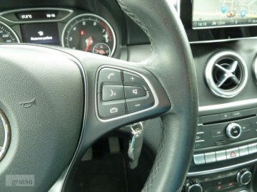 Mercedes Klasa A W176 Hatchback 5d Facelifting 160 102KM 2017 Mercedes-Benz Klasa A Mercedes-Benz Klasa A W176 160 BIALA PERLAXENONYLedy, zdjęcie 12