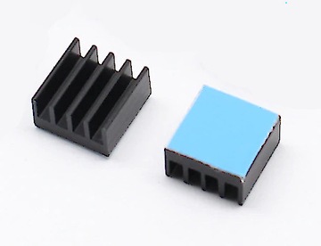 Самоадгезивный алюминиевый радиатор 9x9x5 мм - низкий