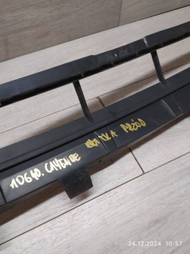 10640. CAYENNE MŘÍŽKA STŘEDNÍ  NÁRAZNÍK PŘEDNÍ 9Y0807684