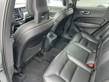 Volvo XC60 II Crossover T5 250KM 2018 Volvo XC 60 4x4 T5 Momentum 2018 kamera, zdjęcie 24