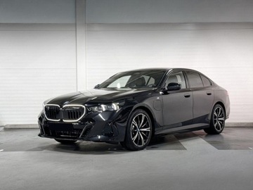 BMW Seria 5 G90-91 2025 BMW Seria 5 530e xDrive M Sport 2.0 299KM