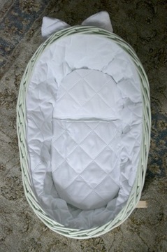 Плетеная колыбелька для кукол цвета МЯТА, изготовлена ​​из лозы.