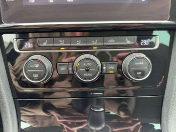 Volkswagen Golf VII Hatchback 3d Facelifting 1.5 TSI BMT 130KM 2019 Volkswagen Golf 1.5 TSI 130KM Manual Serwis ASO Ambiente 1.5 Benzyna, zdjęcie 19