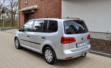 Volkswagen Touran II 1.6 TDI 105KM 2010 Volkswagen Touran 2010 r. 1.6 Diesel 105KM, zdjęcie 2