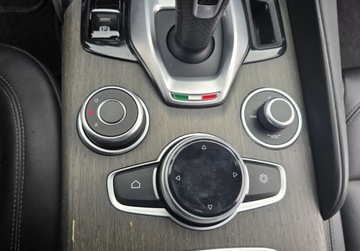 Alfa Romeo Giulia II Sedan Facelifting 2.0 Turbo 280KM 2023 Alfa Romeo Giulia 2,0 Benzyna 280 KM Q4 Veloce Ti Automat 4x4 GWARANCJA Za, zdjęcie 34