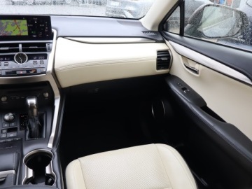 Lexus NX I SUV 300h 197KM 2017 Lexus NX 300h, Salon Polska, 4X4, Automat, Skóra, zdjęcie 7