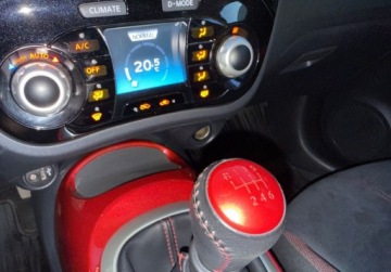 Nissan Juke I SUV Facelifting 1.2 DIG-T (Euro 6) 115KM 2017 Nissan Juke Pl Salon , przepiekne wnetrze z czerwonymi wstawkami 1.2 115KM, zdjęcie 31