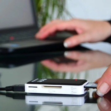 Внешний мини-считыватель CRE-X1, 5 слотов ALL-IN-One