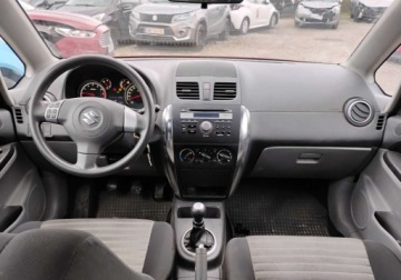 Suzuki SX4 I Hatchback Facelifting 1.6 VVT 120KM 2012 Suzuki SX4 I rej 2013r, 1.6 Benzyna. Uszkodzony. Poobijany. Jezdzi. 1.6, zdjęcie 5