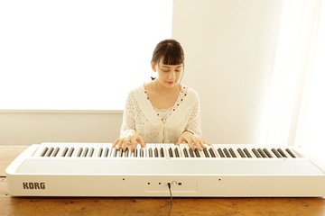 KORG B2 WH Пианино + деревянная подставка с 3 педалями
