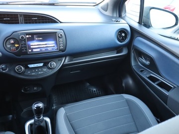 Toyota Yaris III Hatchback 5d Facelifting 2017 1.5 Dual VVT-iE 111KM 2017 Toyota Yaris 1.5 Dual VVT-i, Salon Polska, zdjęcie 7