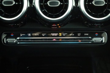 Mercedes GLB SUV 2.0 250 224KM 2019 Mercedes GLB GLB 250 4MATIC, Salon Polska, zdjęcie 18