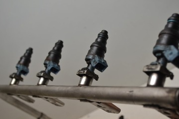 Mercedes R129 500 SL Топливная рампа, форсунки