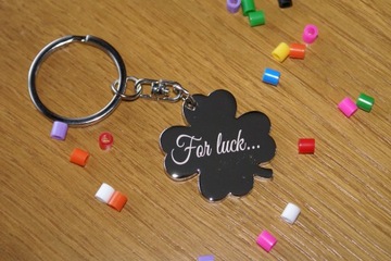 Брелок «Счастливый клевер» с выгравированной вашей надписью