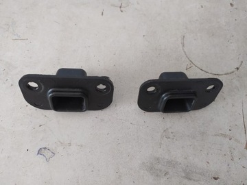 GNIAZDO RYGLA BOLCA DRZWI PRZESUWNYCH OPEL COMBO C 13157321