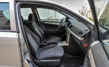 Opel Astra H Hatchback 5d 1.3 CDTI ecoFLEX 90KM 2008 Opel Astra 2008 r. Automat 123 tys. km Lift 1.2 Diesel 90KM, zdjęcie 10