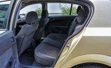 Opel Astra H Hatchback 5d 1.6 Twinport ECOTEC 105KM 2004 Opel Astra 1,6 Salon PL 1.6 Benzyna 105KM, zdjęcie 7