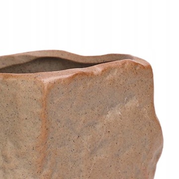 Керамические горшки в форме камня А и большие.