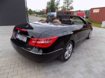 Mercedes Klasa E W212 Kabriolet 250 CGI BlueEFFICIENCY 204KM 2011 Mercedes-Benz Klasa E E250 1.8 Benzyna (204 KM) Automat, Blue Efficiency, zdjęcie 5