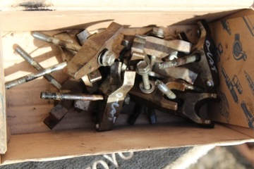 КРЕПЛЕНИЕ РУЧКИ ЛОВУШКА ВПРЫСКА COROLLA VERSO II D-CAT 2.2 D4D 2AD