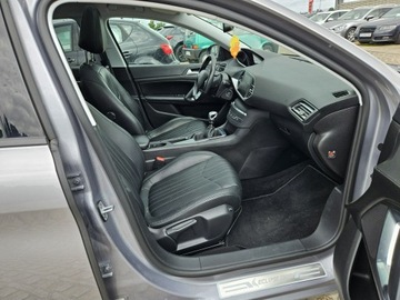 Peugeot 308 II SW Facelifting 1.2 PureTech 110KM 2019 Peugeot 308 SW 1.2 benzyna 110KM skóry panorama, zdjęcie 7