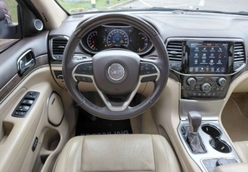 Jeep Grand Cherokee IV Terenowy Facelifting 2016 3.6 286KM 2019 Jeep Grand Cherokee Jeep Grand Cherokee OVERLAND Panorama Grzane i wenty, zdjęcie 12