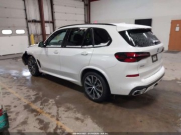 BMW X5 G05 2024 BMW X5 phev, 2024r., 4x4, 3.0L 3.0 Benzyna 308KM, zdjęcie 3