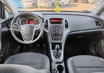 Opel Astra J Sedan 1.6 CDTI ecoFLEX 110KM 2015 Opel Astra 2015. SALON POLSKA. 1.6 CDTI. Uszkodzony tyl i lekko lewy bok., zdjęcie 5