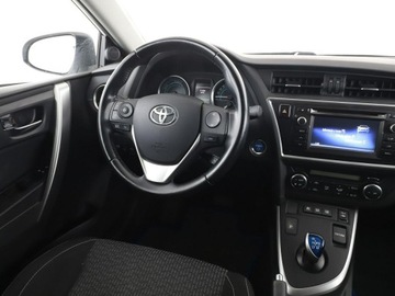 Toyota Auris II Hatchback 5d 1.8 HSD 136KM 2014 Toyota Auris HEV klima auto kamera i czujniki, zdjęcie 15
