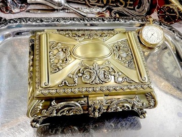 Шкатулка для украшений в стиле империя, золотой юбилей, подарок бабушке, маме, тете.