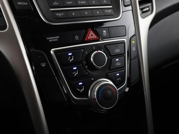 Hyundai i30 II Hatchback 5d 1.4 MPI 100KM 2015 Hyundai i30 LIFT 1.4i 6MT Benzyna Klimatyzacja, zdjęcie 23