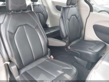 Chrysler Pacifica II 2024 Chrysler Pacifica Touring L 2024 3.6l 3.6 Benzyna 287KM, zdjęcie 14