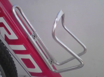 ДЕРЖАТЕЛЬ БУТЫЛКИ ДЛЯ ВЕЛОСИПЕДНОЙ КОРЗИНЫ АЛЮМИНИЙ