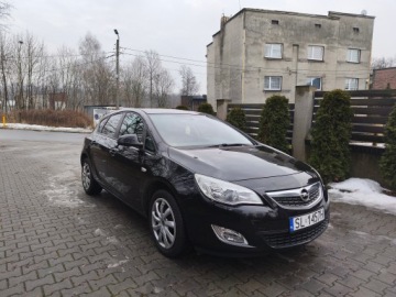 Opel Astra J Hatchback 5d 1.4 Turbo ECOTEC 140KM 2011 OPEL ASTRA J 1,4 140KM Stan BDB, zdjęcie 1
