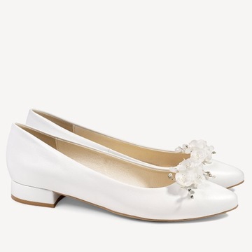 BRILU BALERINKI Z KWIATAMI I PEREŁKAMI BIAŁE 40