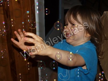 ПИСТОЛЕТ ДЛЯ МЫЛЬНЫХ ПУЗЫРЕЙ, вращающийся свет