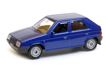 Skoda Favorit 1:60 model WELLY granatowy