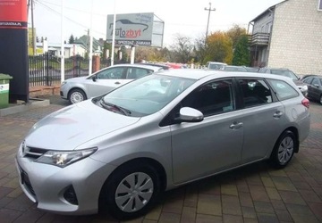 Toyota Auris II Touring Sports D-4D 90 90KM 2013 Toyota Auris Toyota Auris 1.4 D-4D Active 1.4 Diesel 90KM, zdjęcie 1