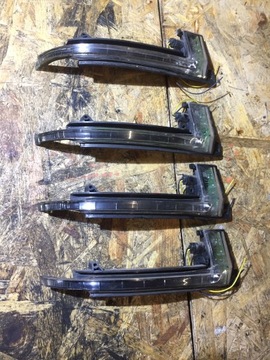 AUDI A4 B8 A5 8T KIERUNKOWSKAZ PRAWY 8K0949102