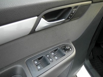 Volkswagen Sharan II Van 2.0 TDI-CR BMT 140KM 2012 Volkswagen Sharan Xenon Led Szklany Dach Klimatronik 2.0 Diesel 140KM, zdjęcie 27