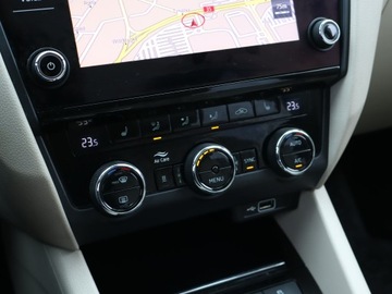 Skoda Octavia III Liftback Facelifting 2.0 TSI  190KM 2019 Skoda Octavia 2.0 TSI, Salon Polska, 4X4, DSG, zdjęcie 18