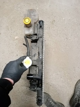 NISSAN MICRA K12 1.2 CHLADIČ Z VENTILÁTOREM